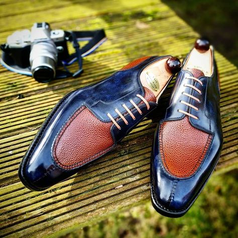 Elegant Men Style, Ascot Shoes, Alligator Dress Shoes, How To Walk, Menswear Accessories, Gentleman Shoes, Dressy Shoes, Men's Dress Shoes, Oxford Dress Shoes