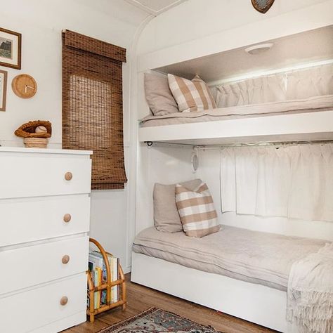 Camper Bunk Bed Ideas, Rv Bunk Room, Kids Bunk Room, Camper Bunk Beds, Couch Cuddles, Workshop Setup, Rv Porch, Trailer Inspiration, Beach Trailer