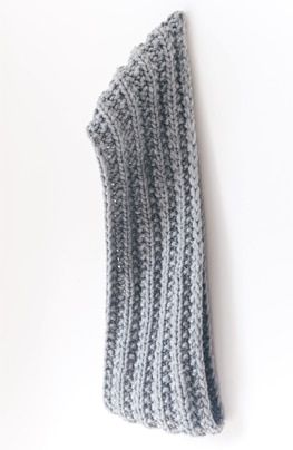 infinity scarf pattern for beginner Mom Witch Costume, Loop Scarf Pattern, Christmas Scarf Crochet, Scarf Pattern Design, Easy Cowl Knitting Pattern, Free Crochet Scarf, Infinity Scarf Knitting Pattern, Easy Scarf Knitting Patterns, Crocheted Scarves