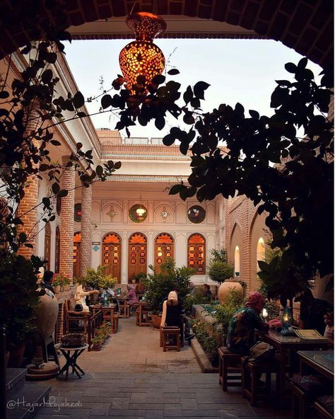 Coffee shop in Isfahan Persian Coffee Shop, Iranian Coffee Shop, Arabic Coffee Shop, Persian Breakfast, Minimal Villa, Iran Isfahan, Iran Nature, Isfahan Iran, Beautiful Iran