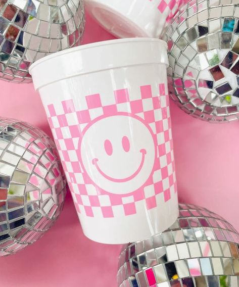 Bring on the fun with these checkered smiley face stadium cups. Perfect for a 21st birthday celebration or bachelorette party! Set of 6 16oz white stadium cups Pink printing Double-sided Reusable Made in the US Pink Checkered Birthday Party, Checkered Smiley Face Birthday, Preppy Pink Birthday Party, Pink Smiley Face Party, Pink Smiley Face Birthday Party, Checkered Birthday Party, Smiley Birthday Party, Happy Face Birthday Party, Preppy Party Decorations