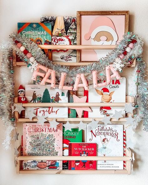 Christmas Bookshelves, Themed Bookshelves, Holiday Bookshelves, Christmas Kids Room, Christmas Bookshelf, Australian Christmas, Bedrooms Ideas, Pink Christmas Decorations, Baby Rooms