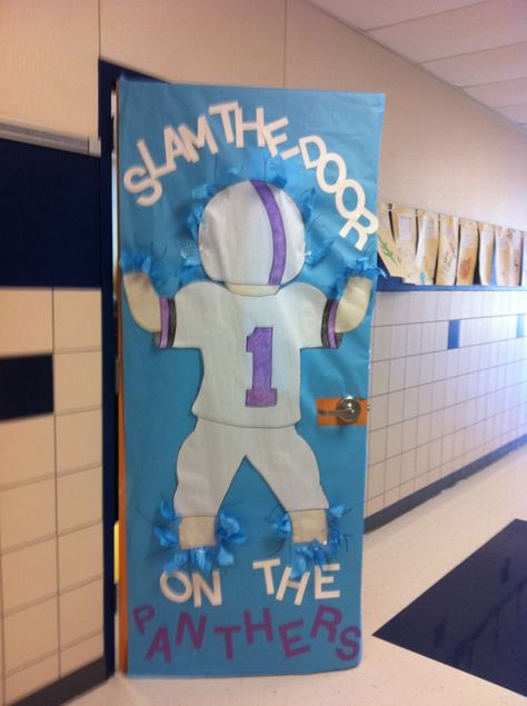 homecoming door decorations--Would be great on a locker room door--change weekly the opposing team's name Homecoming Door Decorations, Homecoming Decorations Hallway, Locker Room Decorations, Football Locker Decorations, Door Decorating Ideas, Superbowl Party Decorations, Homecoming Decorations, Homecoming Spirit Week, Contest Ideas