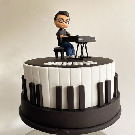 Piano Themed Party Decoration, Cake Piano Birthday, Music Cake Design, Music Birthday Cake For Men, Piano Birthday Party Ideas, Piano Cake Birthday, Piano Cake Design, Music Themed Cakes For Men, Piano Cake Ideas