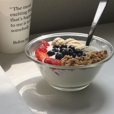 𝔪𝔢𝔞 on Twitter: "yogurt bowls 🤍🤍🤍… " Resep Diet, Makanan Diet, Think Food, Idee Pasto Sano, Food Goals, Food Is Fuel, Puddings, Cafe Food, Pretty Food