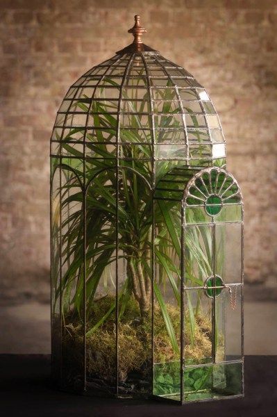 Wardian Case, Unique Terrarium, Beautiful Terrariums, Garden Terrarium, Terraria, Terrarium Plants, Glass Terrarium, Stained Glass Art, Garden Styles