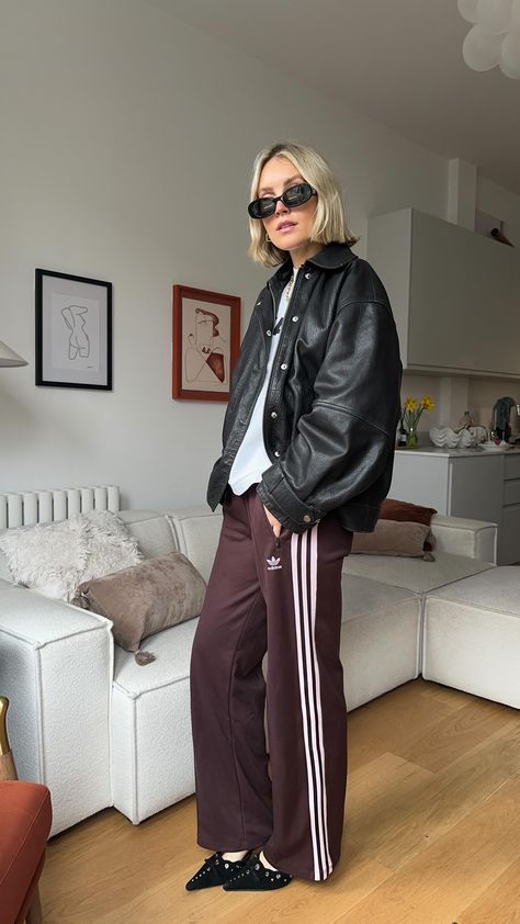 Polly Sayer (@pollyvsayer) • Instagram photos and videos Sporty Cool Outfits, Minimal Sporty Style, Polly Sayer Style, Adidas Wide Leg Pants Outfit, Adidas Style Women, Adidas Fashion Women, Wide Leg Joggers Outfit, Sweats And Hoodies Outfits, Polly Sayer