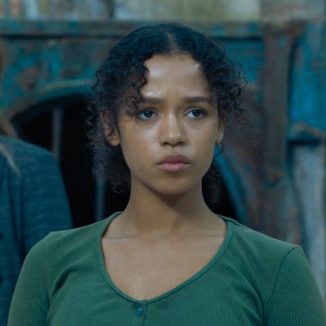 Zoey Davis Escape Room, Black Female Faceclaims, Taylor Russell Escape Room, Taylor Russell Curly Hair, Fancasts Female, Taylor Russell Long Hair, Taylor Russell Lost In Space, Black Face Claims Women, Taylor Russell Icons