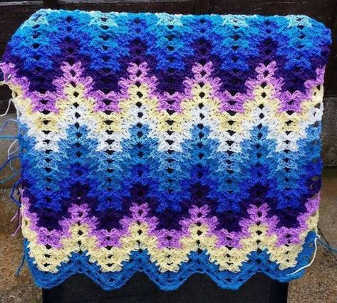 Grandma Spiked My Ripple Blanket - Free Pattern Granny Ripple Crochet Pattern, Crochet Blanket Ripple, Ripple Crochet Pattern, Grandma Crochet, Ripple Crochet, Crochet Ripple Pattern, Crochet Ripple Blanket, Ripple Blanket, Ripple Stitch