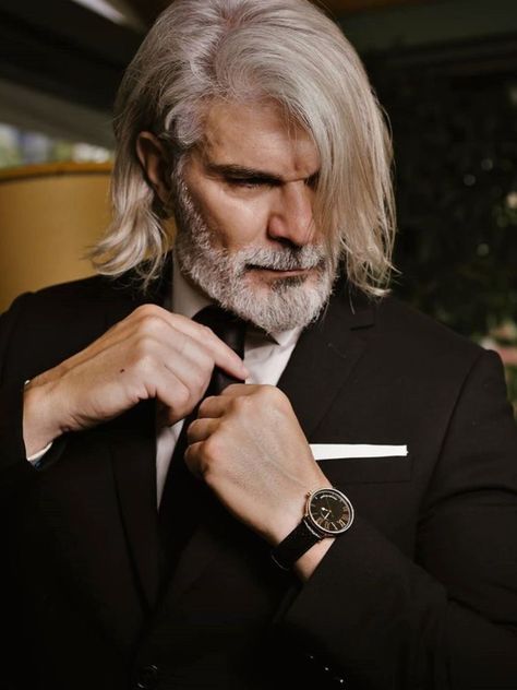 Checking Watch Pose, Men's Portrait Photography, Gender Fluid Fashion, Corte De Cabelo Masculino, Aesthetic People, Boy Poses, Poses References, Face Men, Body Poses