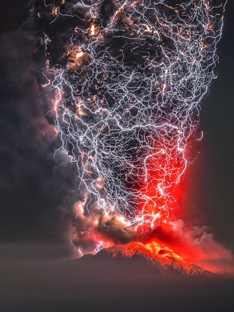 The Calbuco Volcano is one of the most dangerous volcanoes in Chile, is located in the Tenth Region of the Lakes. Francisco Negroni's photo called "The Perfect Fear" captured what is called a dirty thunderstorm during an eruption of the Calbuco Volcano. According to the photo description, a dirty thunderstorm occurs when "elements thrown from the bottom of the volcano collide on the outside causing positive and negative charges which produce lightning." Time Lapse Photo, Lightning Photography, Erupting Volcano, Lightning Storms, Wild Weather, Forces Of Nature, Force Of Nature, Lightning Storm, Awesome Nature