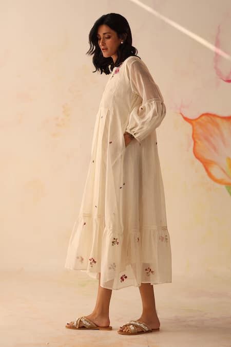 Buy Ivory Dress Chanderi Hand Embroidered Floral Chinaar With Slip For Women by Begum Pret Online at Aza Fashions. Chanderi Dress, Velvet Dress Designs, Hand Embroidered Flowers, Ivory Dress, Kurta Designs Women, Cotton Kurti, Gowns For Girls, Scarf Knitting Patterns, Ivory Dresses