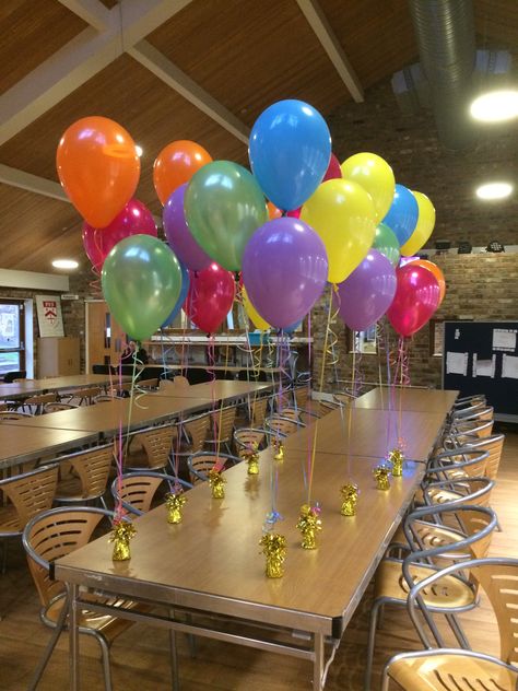 'Colourful' themed balloons lined up ready to decorate the restaurant. Restaurant Bday Decorations, Decorate Restaurant Table For Birthday, Balloon Table Decorations, Balloon Table Centerpieces, Birthday Party Images, Happy Birthday Decor, Birthday Table Decorations, Birthday Party Balloon, Birthday Balloon Decorations