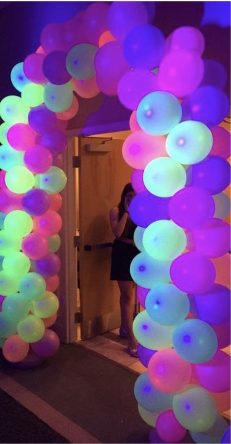 Balloon Birthday Decorations, Neon Party Themes, Dark Birthday Party, Light Balloons, Glow In The Dark Birthday, Neon Glow Party, Dark Birthday, Uv Party, Sweet 16 Party Themes