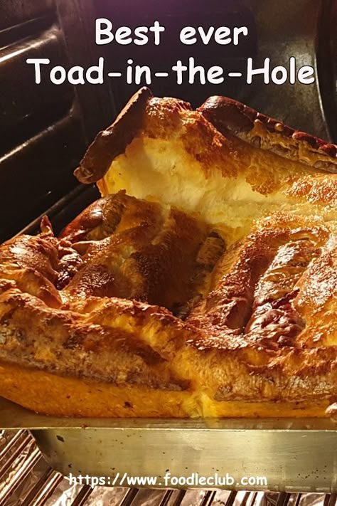 Toad In The Hole For Two, British Food Dinners, Toad In A Hole Recipe, Toad In The Hole Recipe Easy, British Recipes Traditional, British Meals, Traditional British Food, Toad In The Hole Recipe, Toad In A Hole