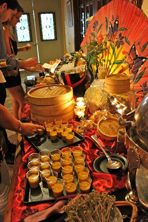 Japanese Buffet Table, Wedding Food Japanese, Catering Asian Food, Asian Buffet Table Ideas, Asian Table Setting, Dimsum Party, Chinese Catering, Asian Catering, Sushi Painting