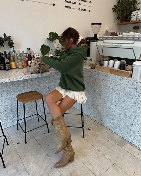 Pointy Boots Outfit, Green Hoodie Outfit, Cowboy Boots Outfit Fall, Worst Outfits, Cowboy Boots Outfit, Aesthetic Overalls, Cowboy Boot Outfits, Pumpkin Stand, Aesthetic Overalls Outfit