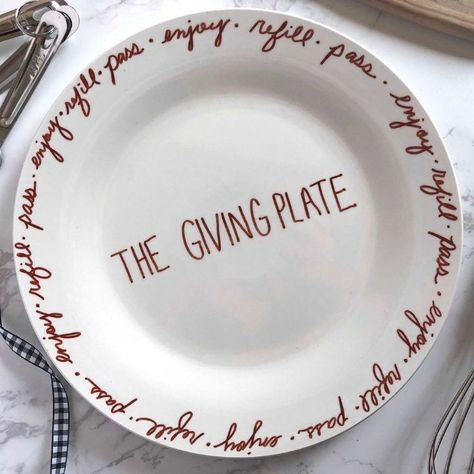 Dollar Tree Giving Plate with Printable Gift Tag Thanksgiving Plate Decorations, How To Gift Wrap A Casserole Dish, Christmas Plate Gift Ideas, Diy Giving Plate, The Giving Plate Diy, Giving Plate Ideas, Giving Plate Diy, The Giving Plate, Kid Friendly Thanksgiving