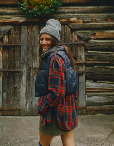 Oversized Flannel Shirt, Girls Flannel, Flannel Fashion, Flannel Outfits, Oversized Flannel, Red Flannel, Flannel Women, American Eagle Shorts, Christmas 2022