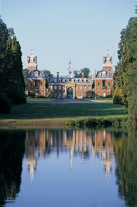 British Boarding School Aesthetic, Wellington College, Boarding School Life, Berkshire England, England Queen, Boarding School Aesthetic, Duke Of Wellington, James Hunt, Christopher Lee