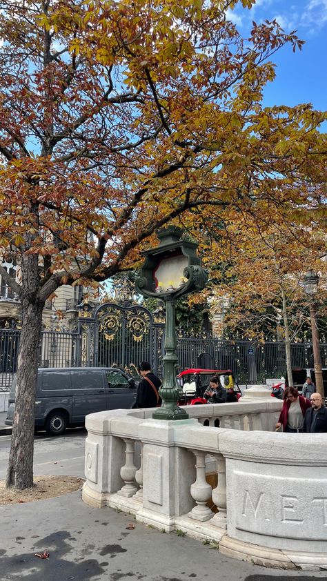 French Autumn Aesthetic, Paris Fall Aesthetic, Paris Autumn Aesthetic, Laptop Wallpaper Collage, Europe In Fall, Fall Aesthetic Fashion, Park Gazebo, French Autumn, Fall In Paris