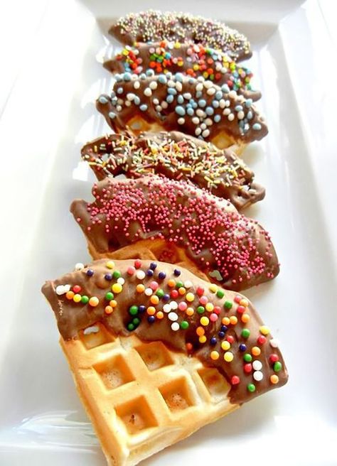 Waffle Pops, Graduation Party Desserts, Savory Waffles, Brunch Desserts, Waffle Bar, Blueberry Coffee, Blueberry Coffee Cake, Chocolate Waffles, نباتات منزلية