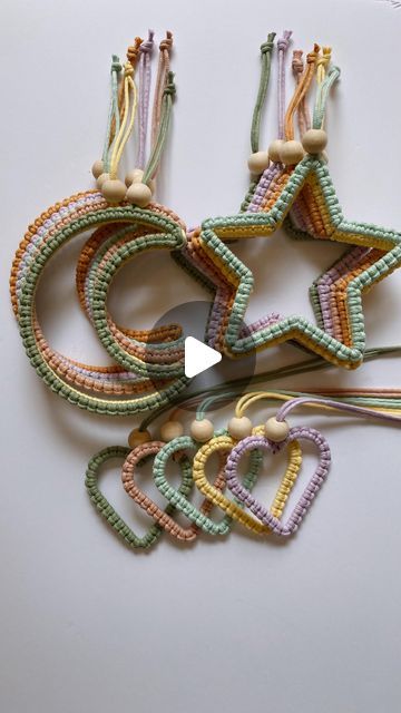 Macrame Gifts Diy Projects, Macrame Gifts, Macrame Gift, Macrame Heart, Macrame Jewelry Tutorial, Macrame Colar, Macrame Tutorials, Instagram Heart, Macrame Knots Pattern