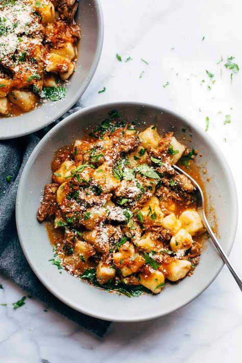 Instant Pot Short Rib Ragu! Ready in an hour. AMAZING on gnocchi, pasta, polenta, rice, potatoes, and more. #instantpot #ragu #shortribragu #shortribs | pinchofyum.com Short Rib Ragu, Resep Pasta, Ragu Recipe, Homemade Gnocchi, Crock Pot Recipes, Short Rib, Gnocchi Recipes, Instant Pot Dinner Recipes, Instapot Recipes