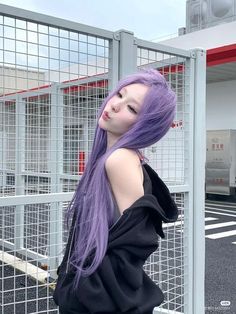 Purple Hair Girl Aesthetic, Kpop Purple Hair, Metallic Purple Hair, Light Purple Hair Dye, Light Purple Hair, Dyed Hair Purple, Hair Color Streaks, Bright Red Hair, Lilac Hair