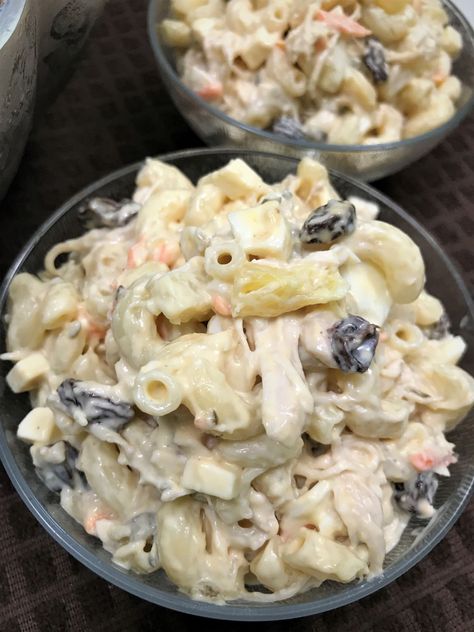 Chicken Macaroni Salad is easy to make and very delicious. This Filipino version of Chicken Macaroni Salad recipe is creamy with just the right amount of sweetness. Serve as a side dish or as a dessert. Chicken Macaroni Salad Filipino-style is packed with cheese, egg, relish, pineapple and the creaminess of mayonnaise and condensed milk. Written recipe: https://lolakusinera.com/chicken-macaroni-salad/ Macaroni Salad Aesthetic, Macaroni Salad Filipino Style, Phillipino Recipes, Filipino Salad, Chicken Macaroni Salad Recipe, Filipino Macaroni Salad, Macaroni Chicken, Egg Macaroni Salad, Filipino Noodles