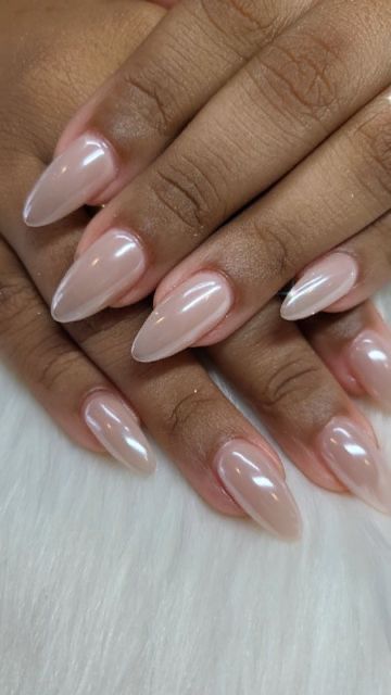 Sheer White Chrome Nails, Glazed Nails Black Women, Chrome Clear Nails, Pearly Chrome Nails, White Glazed Donut Nails, White Crome Nails Almond, White Glazed Nails, White Opal Nails, Classic Almond Nails