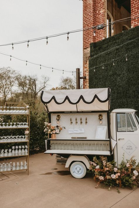 Champagne Cart, 2023 Wedding Trends, Diy Wedding Bar, Mobile Bar Cart, Cocktails Cart, Cocktail Hour Decor, Mobile Cocktail Bar, Heads Or Tails, Elegant Wedding Themes