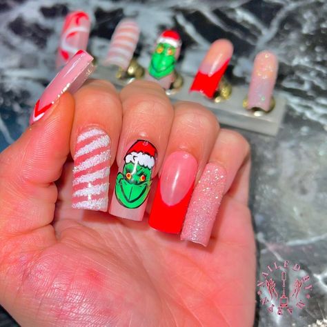 Grinch Christmas nails 🎄✨ All Press On’s will be available soon! Grinch Christmas Nails, Grinch Nail Art, Grinch Nails, Nail Tech School, Cute Acrylic Nail Designs, Christmas Nails Acrylic, Short Acrylic Nails Designs, Xmas Nails, Grinch Christmas