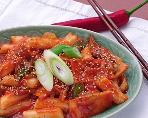 Korean Rice Cakes, Korean Rice Cake, Rice Cake Recipes, Korean Rice, Spicy Rice, Spicy Korean, Korean Dishes, Asian Dishes, Rice Cakes