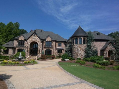 If I only had a spare $2.79 million lying around. Dream House Mansions, Country Mansion, Huge Houses, Dream Mansion, Luxury Garden, Luxury House Plans, Mansions Luxury, Mansions Homes, Luxury Homes Dream Houses