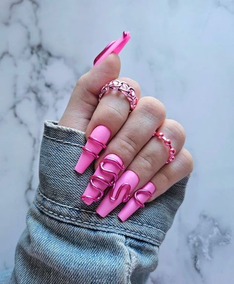 19 Fabulous Barbie Nails Design Ideas for Your Perfect Manicure - thepinkgoose.com 3d Chrome Nail Art, Pink 3d Nails, Chrome 3d Nails, 3d Chrome Nails, Trend Nails, 3d Chrome, Barbie Nails, Nagellack Trends, Chrome Nails Designs