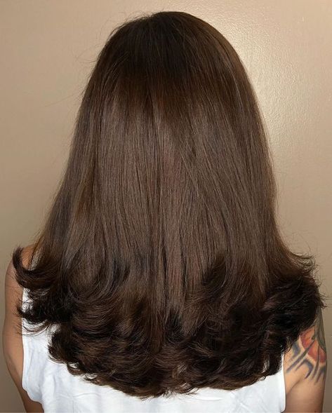 A Layered Haircut, Brown Layered Hair, Stacked Inverted Bob, Inverted Bob Haircut, Layered Haircut Ideas, Medium Haircut, Hair Change, Haircuts For Medium Length Hair, Layered Haircuts For Medium Hair