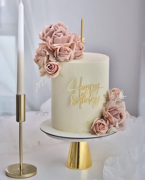 Cake For Women Elegant, 40th Birthday Cake For Women, Birthday Cake For Women Elegant, Birthday Cake For Women, Happy Birthday Quotes For Daughter, Cake For Women, Small Birthday Cakes, Birthday Cake For Mom, Elegant Birthday Cakes