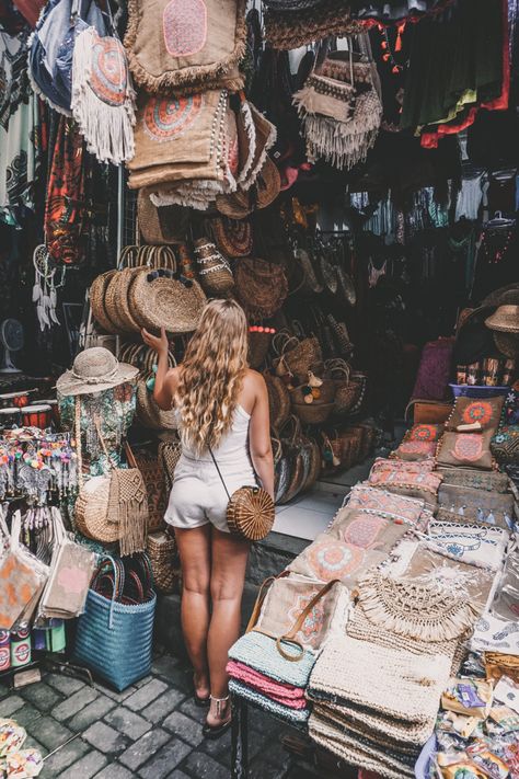 Shopping day in Ubud ⏱ daily from 6:00 - 18:00 #ubud #baliindonesia #traveltips #reiseinspiration #travelinspo Traditional Market, Shopping Day, Ubud, Travel Inspo, Travel Tips, Bali, Indonesia, Quick Saves, Travelling Tips