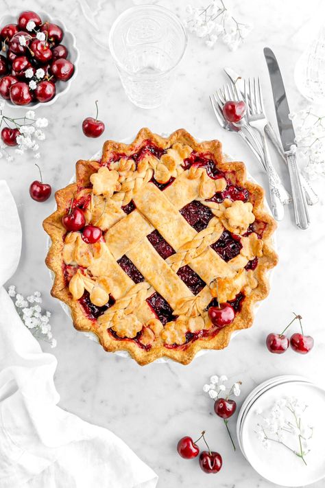 The Best Homemade Cherry Pie (Thicker Filling!) Best Cherry Pie Filling, The Best Cherry Pie, Cherry Pie Decoration, Tart Cherry Pie Recipe, Best Cherry Pie Recipe, Best Cherry Pie, Tart Cherry Pie, Easy Cherry Pie, Cherry Slab Pie