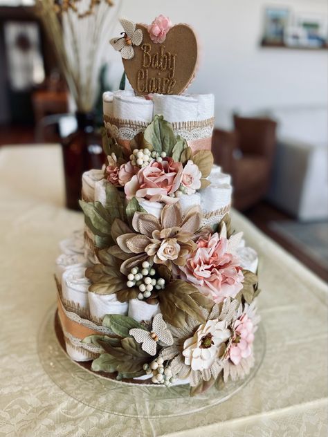 Beautiful floral diaper cake for a boho baby shower Boho Nappy Cake, Flower Diaper Cake Ideas, Baby Shower Diaper Cake For Girl, Nappy Cake Ideas Diy, Boho Cowgirl Baby Shower Ideas, Cowgirl Diaper Cake, Floral Diaper Cake, Wildflower Diaper Cake, Boho Floral Baby Shower Ideas