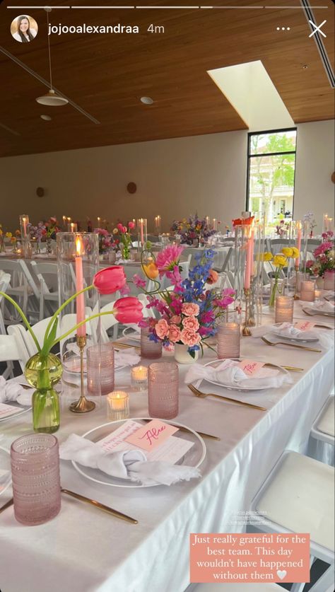 Vibrant Wedding Table Decor, Maxamilist Wedding, Pink Wildflower Wedding, Whimsical Garden Party, Wildflower Wedding Theme, Colorful Table Setting, Spring Table Settings, Boda Mexicana, Wedding Theme Colors