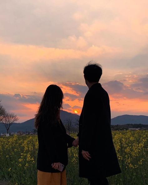 Cute Couple Pics Korean Faceless, Epiphany Aesthetic, Ullzang Couples, Dream Dates, Couple Moments, Ulzzang Couple, Couple Wallpaper, Couples Poses For Pictures, Moissanite Jewelry