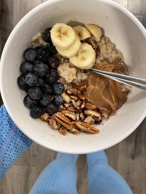 Oatmeal With Nuts And Fruit, Oatmeal With Almond Butter, Almond Mom Meals, Almond Mom Diet, Almond Mom, Almond Daughter, Almond Butter Oatmeal, Almond Oatmeal, Mom Breakfast