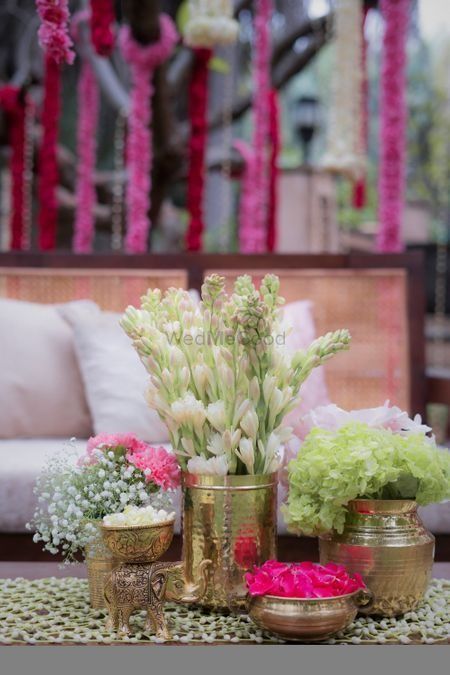 Wedding Ideas & Inspiration | Indian Wedding Photos Traditional Decoration Indian, Indian Floral Decor, Diwali Flowers, Small Wedding Decor, Indian Wedding Flowers, Home Flower Decor, Indian Room Decor, Table Flower Arrangements, Diwali Decorations At Home