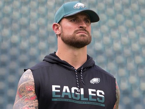 Eagles Star Chris Long Donating 2017 NFL Salary to Youth Education Fantasy Football Humor, Chris Long, Cap Man, Philly Eagles, Philly Sports, Word Press, Football Awards, Philadelphia Eagles Fans, Philadelphia Sports