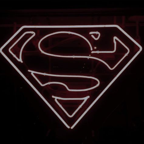 Smallville Aesthetic, Superman Aesthetic, Fam Aesthetic, Kent Family, Clark Kent Superman, Clark Superman, Dc Aesthetic, Conner Kent, List Of Characters