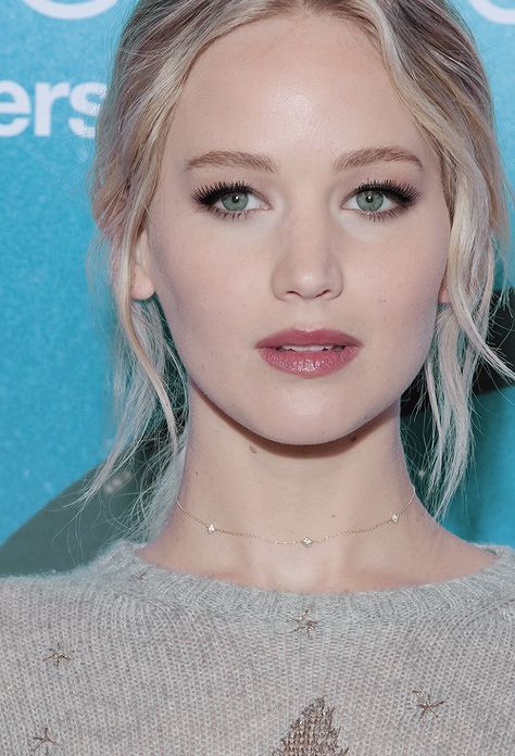 Jennifer Lawrence Eyebrows, Lawrence Jennifer, Jennifer Lawrence Hair, Lipstick Colour, Jennifer Lawrence Photos, Jennifer Lawrence Pics, New Photo Download, Movie Fashion, Famous Girls