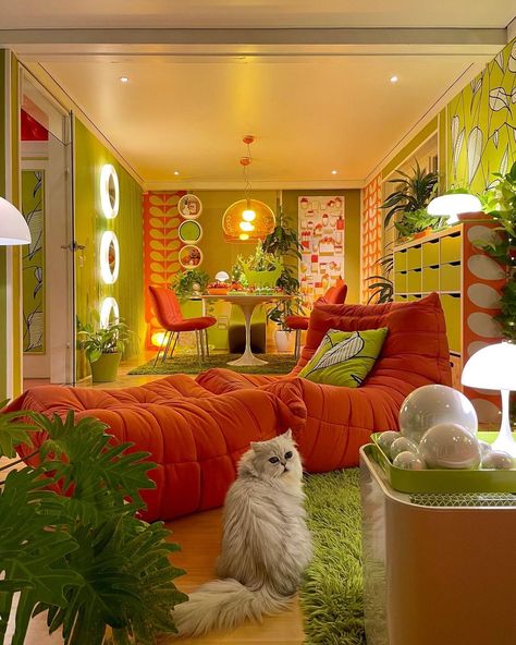 @doro_juni Doro 70s House, 70s Interior, 70s Home, Deco Retro, Earthship, Maximalism, Dream Room Inspiration, Dream House Interior, Room Inspiration Bedroom