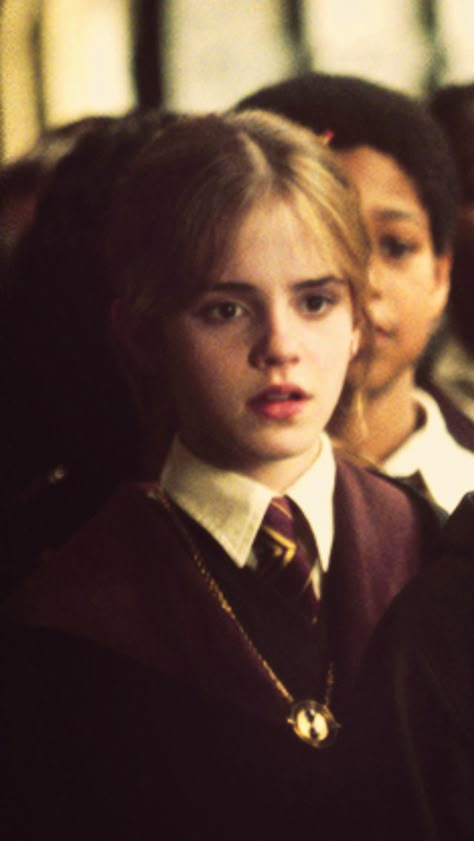 Harry Potter Fandom Art, Hermione Granger Study Aesthetic, Princess Harry Potter, Smart Girl Aesthetic Study, Hermione Granger Hair, Hermione Wallpaper, Hermione Granger Wallpaper, Smart Girl Aesthetic, Granger Aesthetic